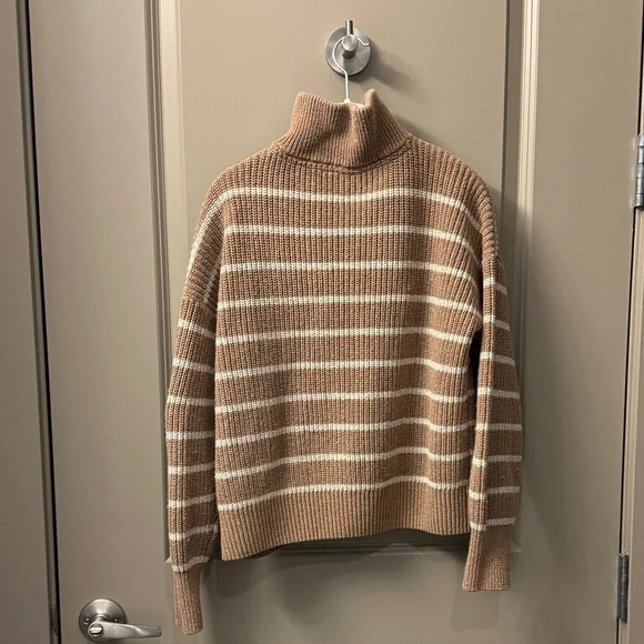 HP! 🎉💕 NWOT Faherty Mariner Sweater in Camel Stripe - Picture 6 of 8